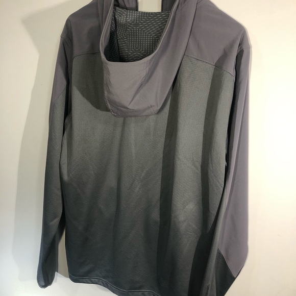 Men’s Under Armour cold gear zip up hooded jacket. - Picture 6 of 7